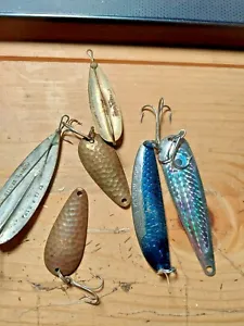 Old lures we have some beater's that are a mixed lot but still fishable/repaint. - Picture 1 of 6