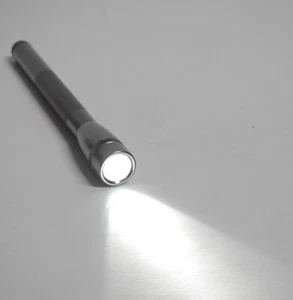 Mag-lite Mini LED 3 AA FLashlight - Picture 1 of 7