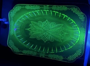 Jeanette Glass Adam pattern Platter Uranium vaseline glass Green Uv Glow 11.5” - Picture 1 of 19