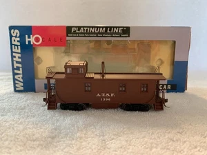 Walthers Platinum #932-7585 HO Scale Santa Fe 1300 Series Wood Caboose #1396 - Picture 1 of 8