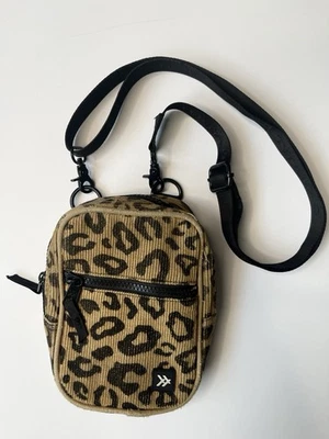 Bandolera con estampado de leopardo Thread Wallets Foto 1 de 3