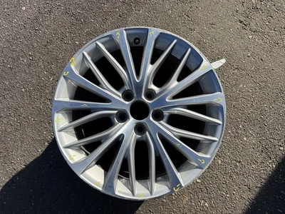 Llanta plateada Toyota Camry 2018 2019 2020 18 X 8 OEM Foto 1 de 4