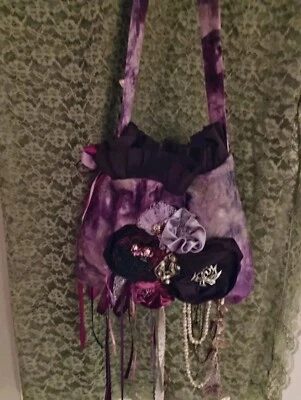 Bolso Bandolera TAPIZ MORADO Hecho a Mano, Flores de Tela, Joyería de Colección, Boho, Satén  Foto 1 de 4