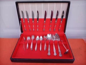 Vintage MERIDEN SILVER PLATE Silverware Knife Fork Spoon Set 52pc in WOOD CASE  - Picture 1 of 11