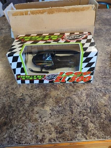 Arctic Cat Die Cast Snowmobile 1999 Model ZL 500 Edition 1/18 Scale - Picture 1 of 8