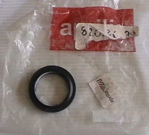 GENUINE APRILIA FRONT FORK OIL SEAL AP8203698 RS50 2T 93-10 GULLIVER 50 30-40-7 - Picture 1 of 1
