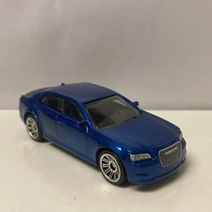 2015 15 Chrysler 300C Collectible 1/64 Scale Diecast Diorama Model - Picture 1 of 4
