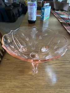 Pink Depression Glass Serving Bowl With Etched Floral Design And 3 Footed Legs. - Picture 1 of 2