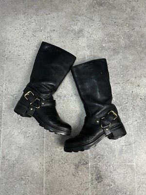 Botas altas de cuero para motocicleta Prada para mujer detalle de hebilla dorada talla 37 de archivo  Foto 1 de 4