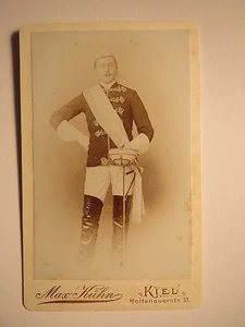 Kiel - stehender Student in Chargenwichs mit Prunk-Schläger CDV Studentika - Bild 1 von 2