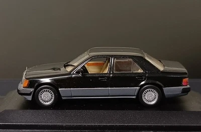1/43 Mercedes Benz 300E (W124) 4 doors 1991 Minichamps - Image 1 of 4