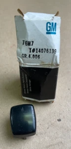 Chevrolet Corvette 1984-1986 botón de cambio automático OEM NOS. #14076139. - Imagen 1 de 2