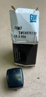 Chevrolet Corvette 1984-1986 botón de cambio automático OEM NOS. #14076139. Foto 1 de 2