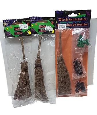 Lote de 3 vassouras de bruxa e aranhas de fibra vintage da década de 1990 suprimentos para artesanato Halloween novo em folha - Imagem 1 de 4