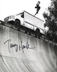 Tony Hawk Signed Autograph 8x10 Photo - Skateboard Pioneer & Birdhouse Founder - Picture 1 of 2