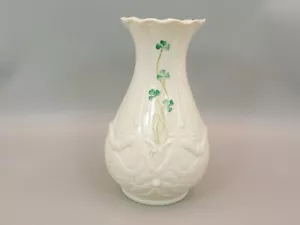 LARGE 8", 20cm BELLEEK DALRIADA SHAMROCK VASE. - Picture 1 of 3
