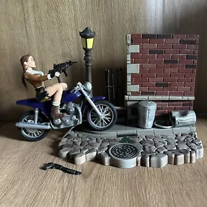 Tomb Raider Lara Croft Motorbike Diorama Figure Statue - Playmates - Damaged - Picture 1 of 7
