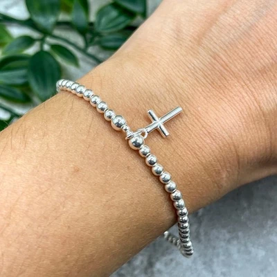 Pulsera elástica con cuentas con dije de cruz de plata de ley apilable joyería en capas Foto 1 de 4