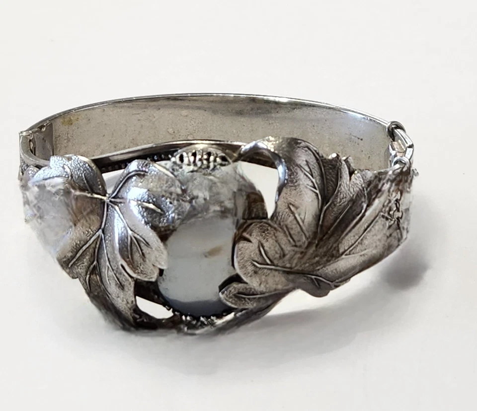 Pulsera con bisagras vintage Whiting & Davis tono plata diseño hoja piedra hematita Foto 1 de 4