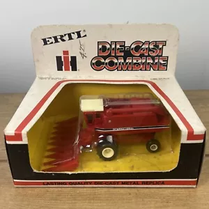 ERTL 1/80 SCALE DIE-CAST INTERNATIONAL COMBINE WITH CORN HEADS PART# 1520-141H - Picture 1 of 7