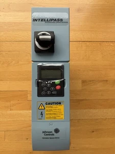 Johnson Controls — 2HP 480V 3Ph 0-350Hz VFD — VS002411A-NP600 — Eaton SVX9000 - Picture 1 of 12