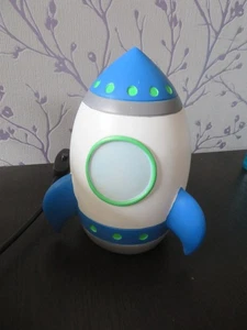 Rakete Raumschiff Nachtlicht Lampe Soft Glow. ( Neu. No Box ) - Bild 1 von 3