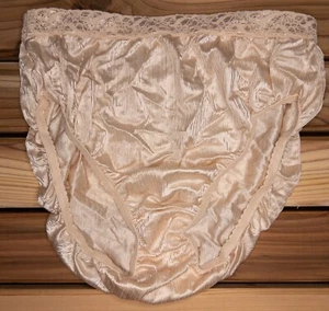 Mutandine Hi-Cut "Shine On" beige chiaro vintage nuove senza etichette taglia 6 M di Warner's - Foto 1 di 3