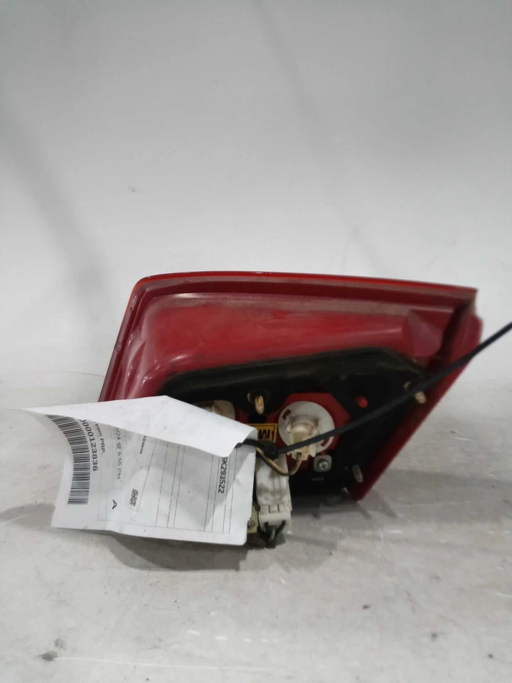 Conjunto de luz trasera izquierda Suzuki Reno 2006 plateado OEM 6560 usado 193 k millas Foto 1 de 3