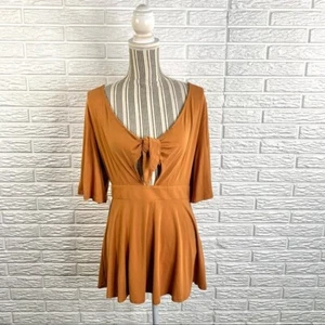 Top Doe & Rae Amarillo Mostaza Corbata Frontal Peep Peplum Talla Mediana - Imagen 1 de 7