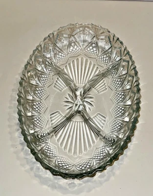 Plato/bandeja de cristal Kaveh ovalado dividido con patrón Starburst Foto 1 de 4