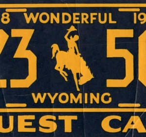 1940 Wyoming State Dept. License Plate Travel Luggage Label Souvenir Yellowstone - Imagen 1 de 3