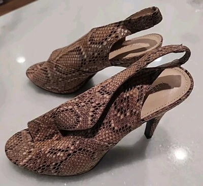 NOVO The Limited Feminino TADA Peep Toe Salto Slingback Tamanho 7.5M Marrom Cobra NOVO - Imagem 1 de 4