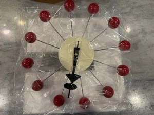 retro kugel wanduhr in rot - Bild 1 von 2