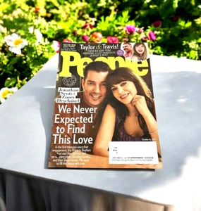 People Magazine October 16, 2023 Jonathan Scott & Zooey Deschanel - Imagen 1 de 2