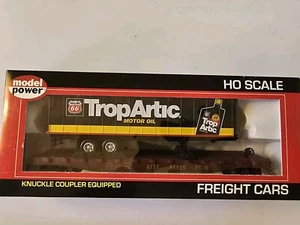 Model Power Train 98359 ATSF 89989 HO Flat Car w Phillips 66 Trop Artic Trailer - Picture 1 of 3