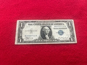 1935 One Dollar Bill • Plain Double Date Note • Well / Average Circ • M65553712A - Picture 1 of 2