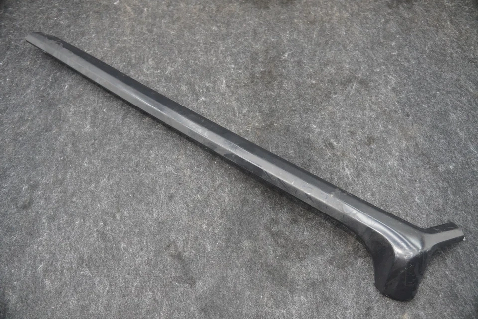 Tampa de guarnição de moldura de pilar dianteiro direito A 4636980230 Mercedes G550 W463 - Imagem 1 de 4