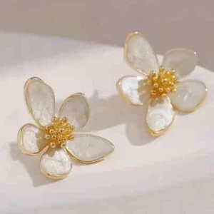 Gold Metal White Flower Floral Enamel Stud Earrings - Picture 1 of 3