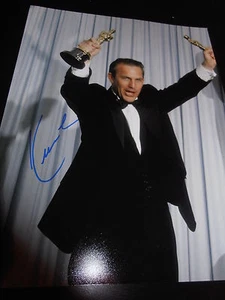KEVIN COSTNER SIGNED AUTOGRAMM 11x14 FOTO OSCAR TROPHY IN PERSON COA AUTO NY D - Bild 1 von 1