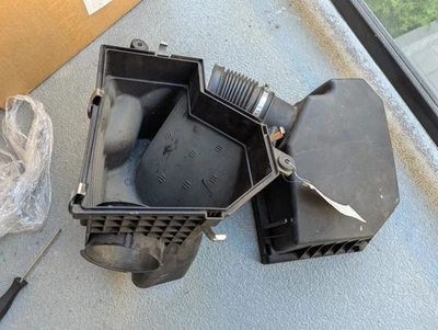 BMW E60 E61 M5 2006-2010 OEM CONDUCTOR LADO IZQUIERDO FILTRO DE AIRE CAJA ADMISIÓN Foto 1 de 4