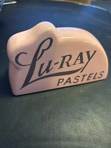 Lu-Ray Pastels Pink Händler Display Schild Limited Edition Sammlerstück Top - Bild 1 von 5