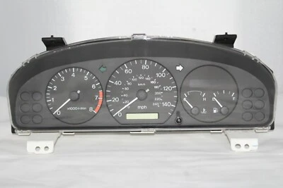 Cuadro de instrumentos velocímetro medidores 98 99 Mazda 626 con 141.605 millas Foto 1 de 4