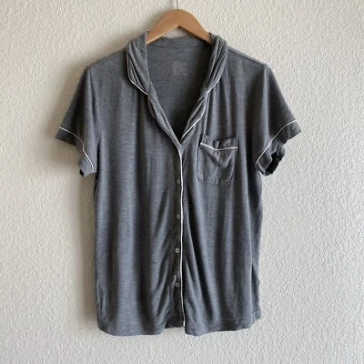 Blusa Gilligan O’Malley cinza colarinho botão para cima pijama bolso tamanho P - Imagem 1 de 4