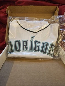 JULIO RODRIGUEZ 2024 LEAF MYSTERY SIGNED AUTOGRAPH JERSEY JSA CERTIFIED AUTO - Picture 1 of 2