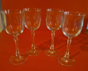 Set 4 bicchieri da vino trasparenti vintage senza marchio - Foto 1 di 9