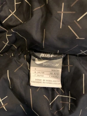 VINTAGE NIKE PADDED JACKET SIZE LADIES SMALL 8-10 GREY - Image 1 of 4
