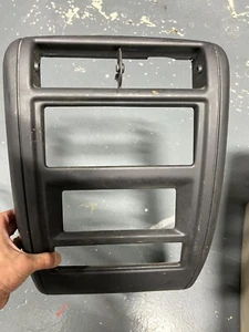 Jeep Cherokee 97-01 tablero central radio control de clima bisel embellecedor envolvente - Imagen 1 de 3