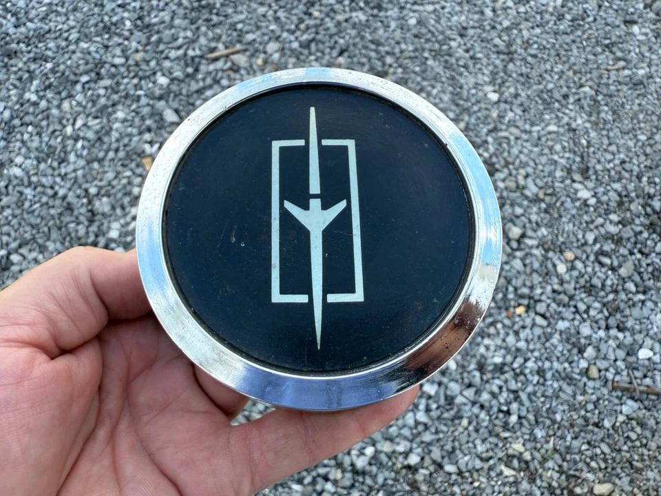 OLDSMOBILE CUTLASS OEM TAPA CENTRAL DE RUEDA ALEACIÓN CROMADA 1977-1981 PT 559180 LDC Foto 1 de 4