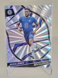 2022-23 PANINI REVOLUTION EPL REECE JAMES SUNBURST #79 Ser #38/50 CHELSEA - Foto 1 di 2