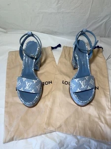 LOUIS VUITTON Monogram Jacquard Denim Plateau Sandalen 37,5 Blau - Bild 1 von 23